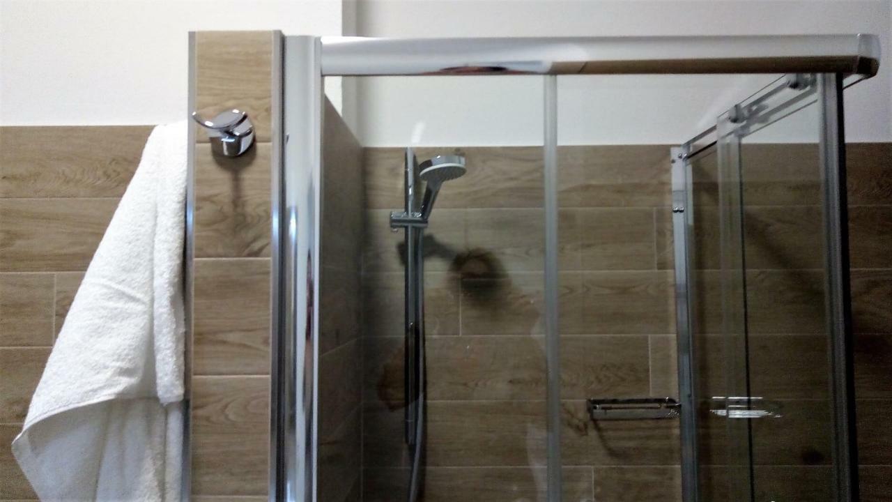 Lovely, Charming And Quiet Apartment In The Centre Air Conditioned And Free Private Garage Como Luaran gambar