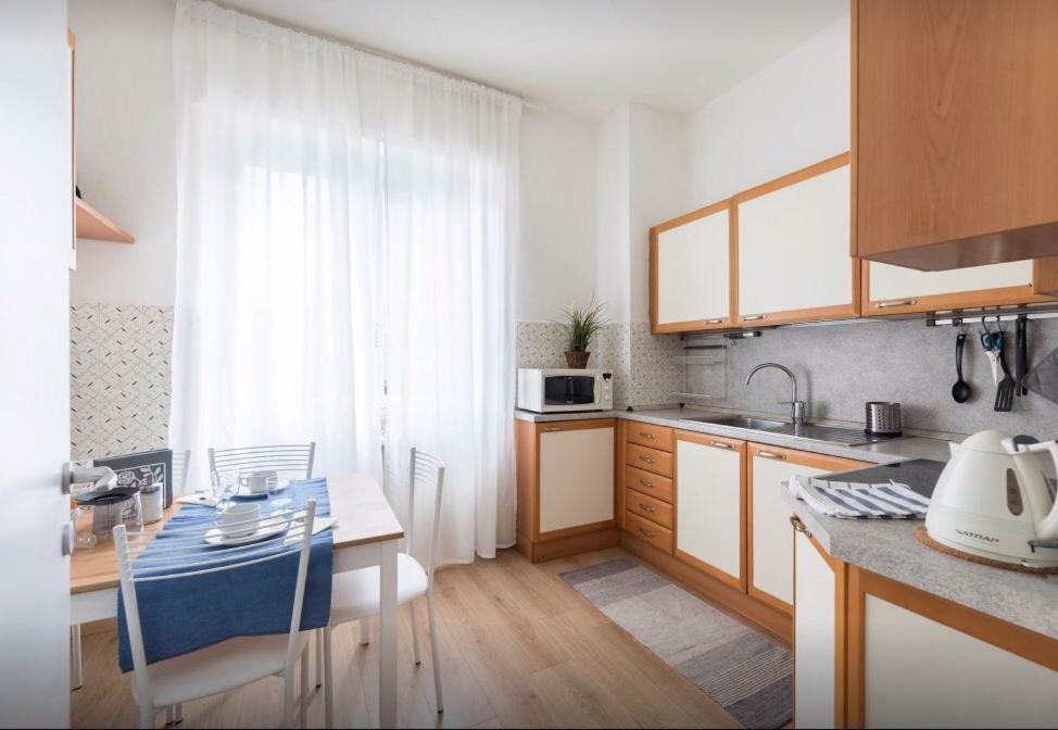 Lovely, Charming And Quiet Apartment In The Centre Air Conditioned And Free Private Garage Como Luaran gambar